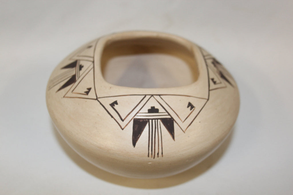 Hopi Pottery : Native American Hopi Pottery Bowl, signed by Blue Smokes #121