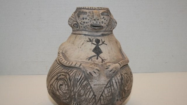 Effigy : Rare Casas Grande Hohokam Male effigy Jar #188