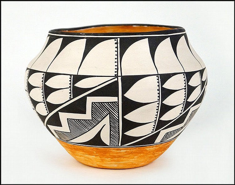 Acoma Pottery : Acoma Pottery Jar, Signed by N.M.E. Peters #41