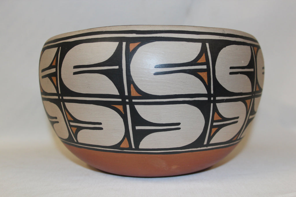 Native American : Native Amerian Santo Domingo Pottery Bowl, by Alvina Garcia #79