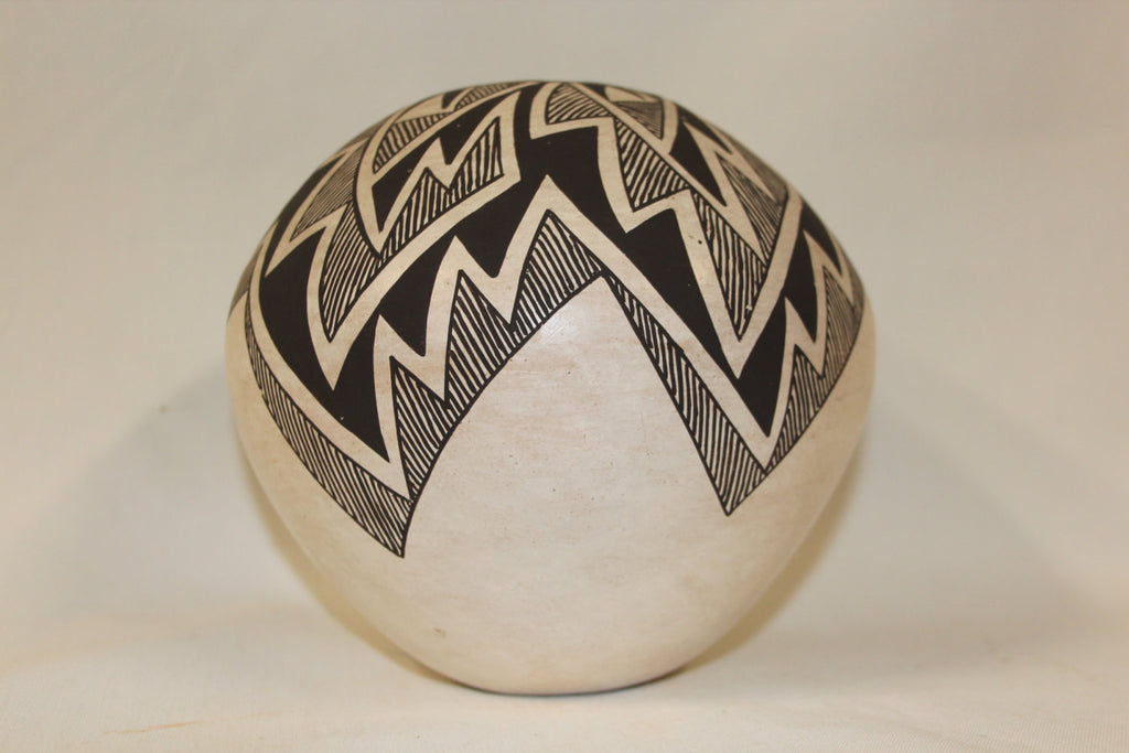 Acoma Pottery : Excellent Native American Acoma Pottery Jar, by Lucy M. Lewis #211